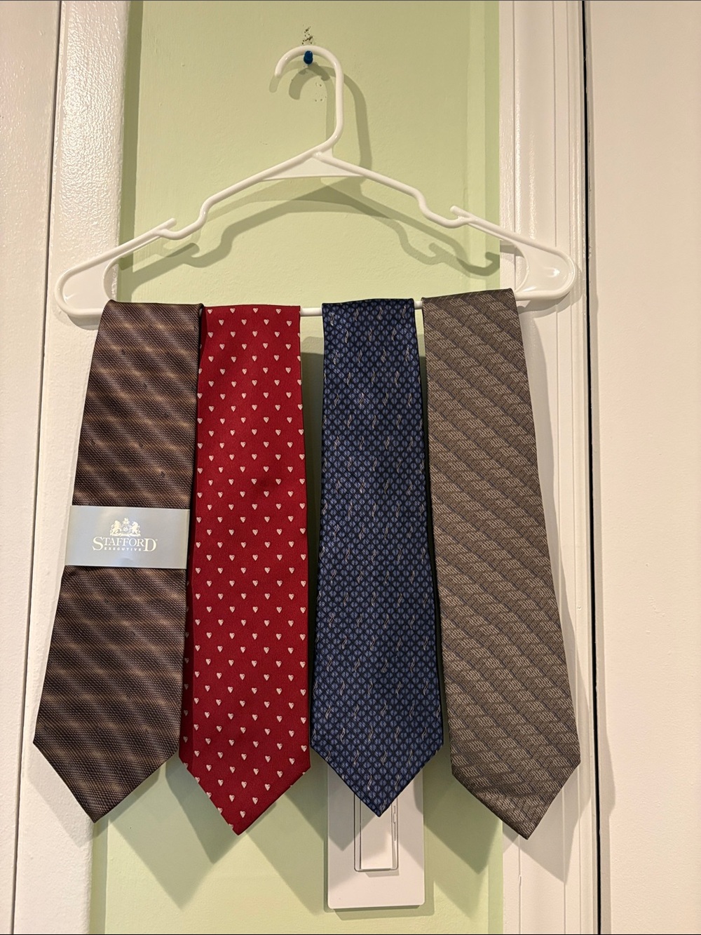 Total 9 Men's Tie Set in Brown, Red, Blue, Gray